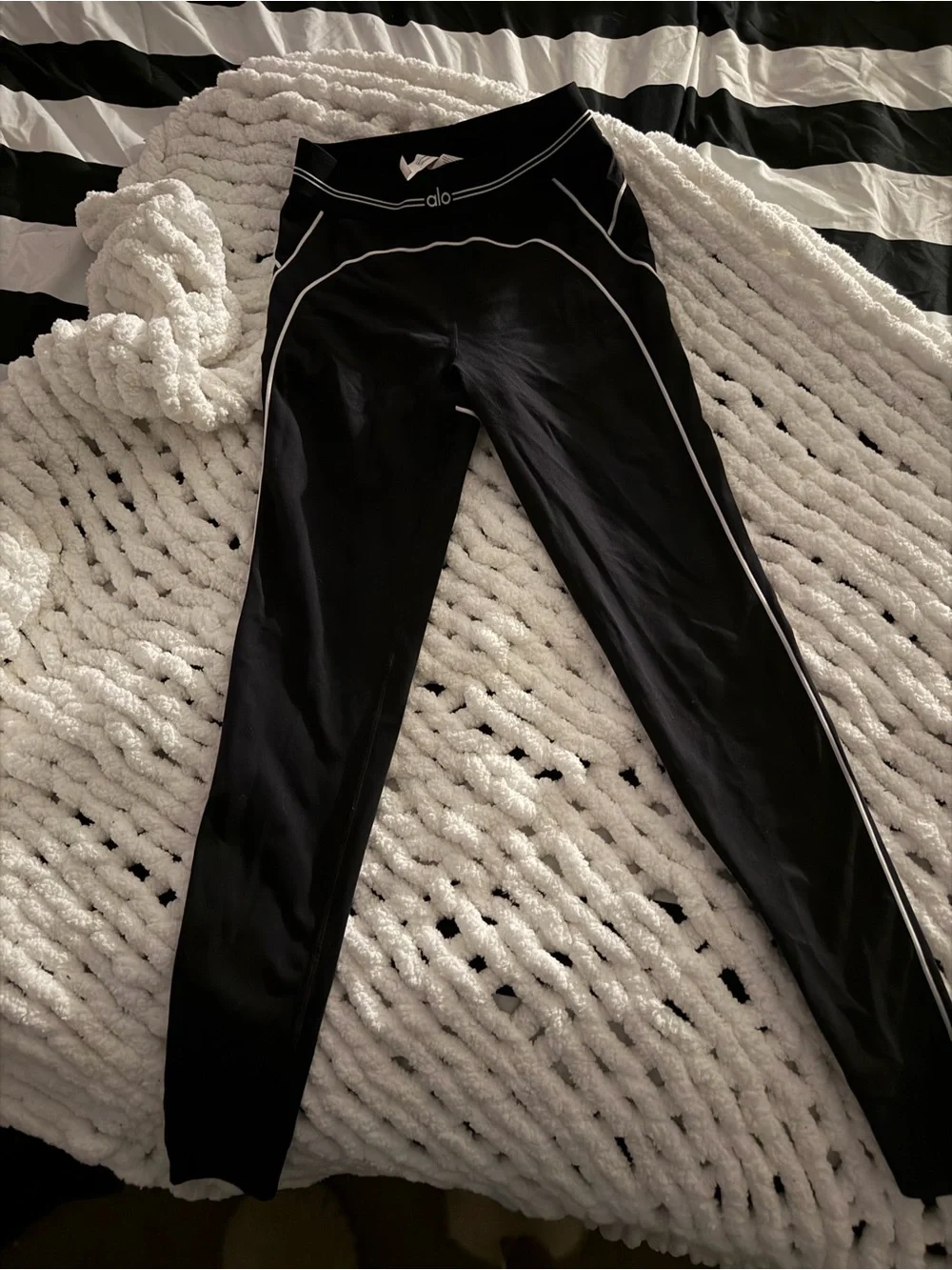 ALO Yoga Black Leggings with White Contrast Piping